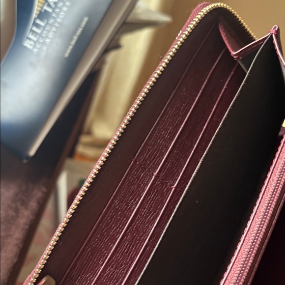 GUCCI Special Edition Heart Zippy Wallet & Key Ring - Picture 4 of 7